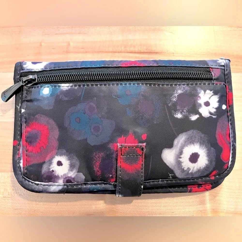 Lug Quilted Tandem Desert Flower Wallet/Pass Port Holder, RFID, NWOT - Picture 4 of 9
